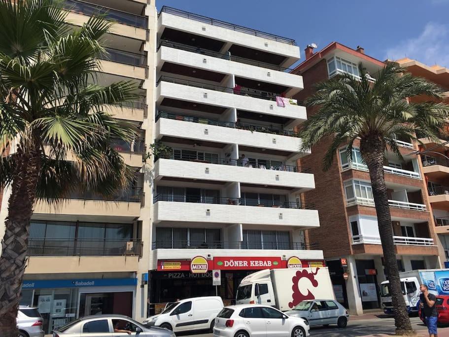 Lloret De Mar - Beachside Apartment - Free Parking - Limited Size Car Exterior photo
